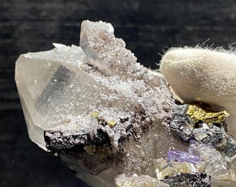 緑と紫の鉱石結晶 Amazon｜クリスタルストーン 緑と紫の多面体蛍石と水晶の家の装飾