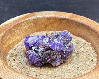 Raro ejemplar de cristal de coquimbita púrpura, gema preciosa