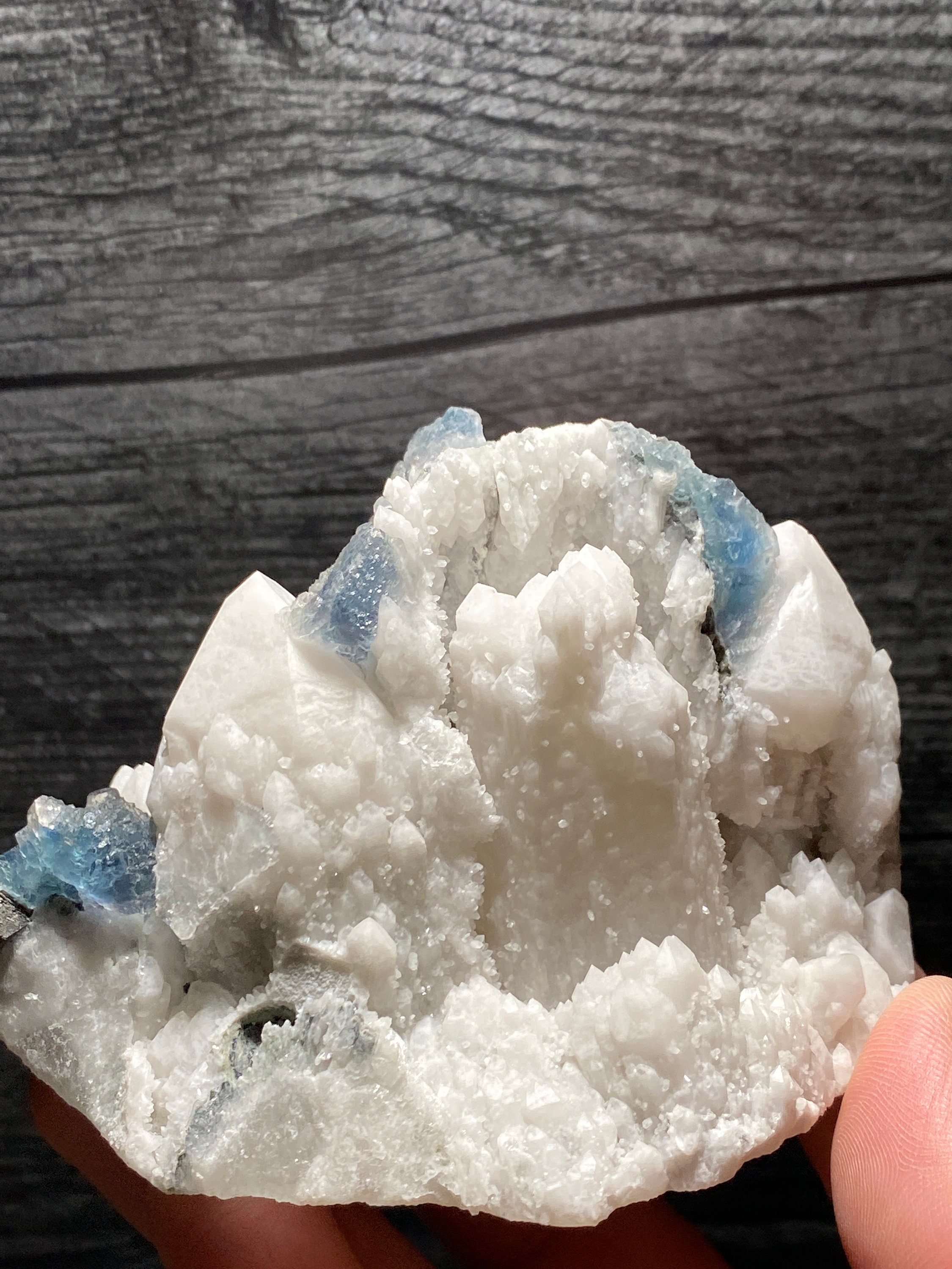 黄岡梁産ホワイトキャンドルクォーツとライトブルーフローライト