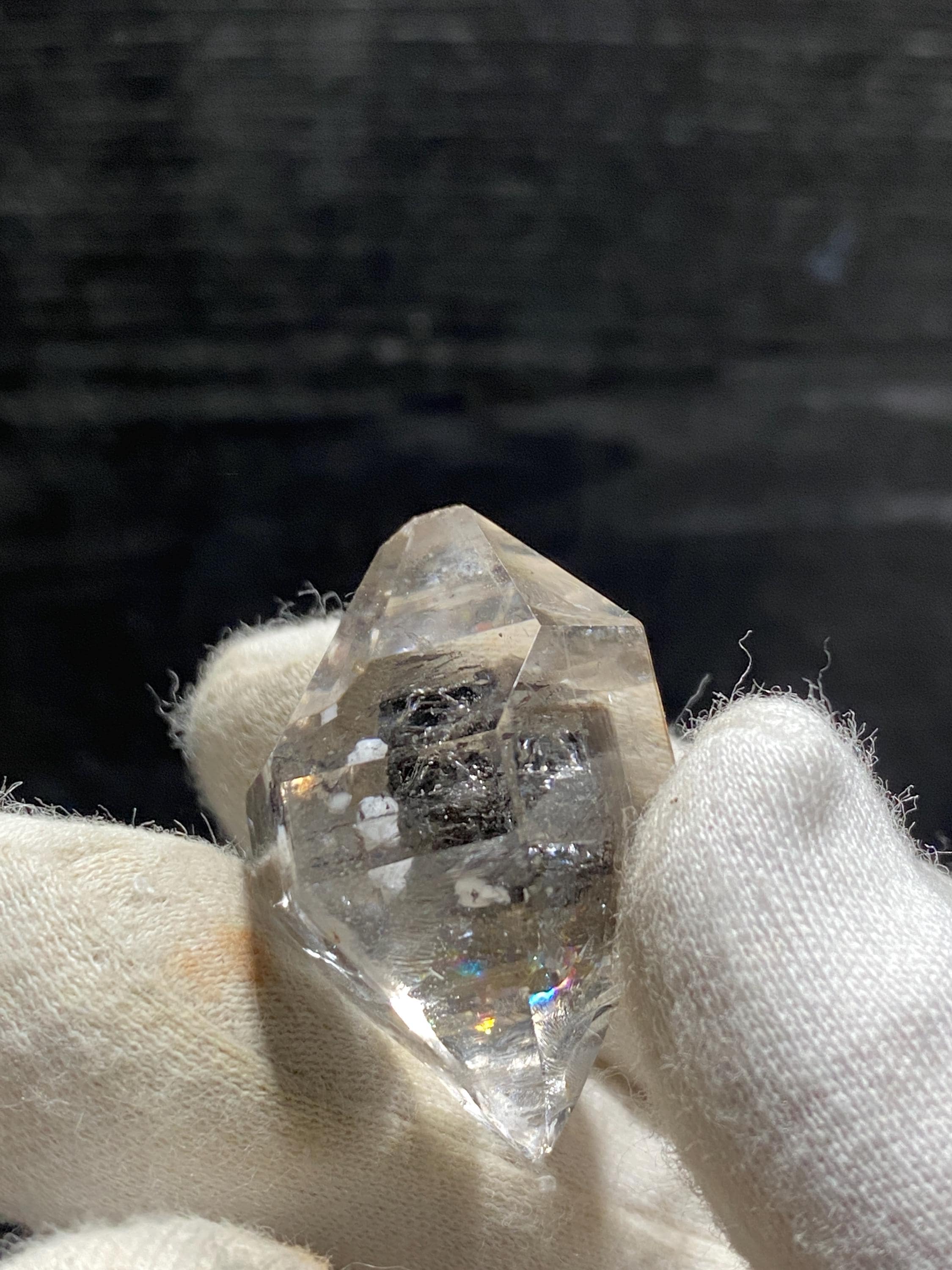 ハーキマーダイヤモンド型水晶 - 両端にセピオライトが入った