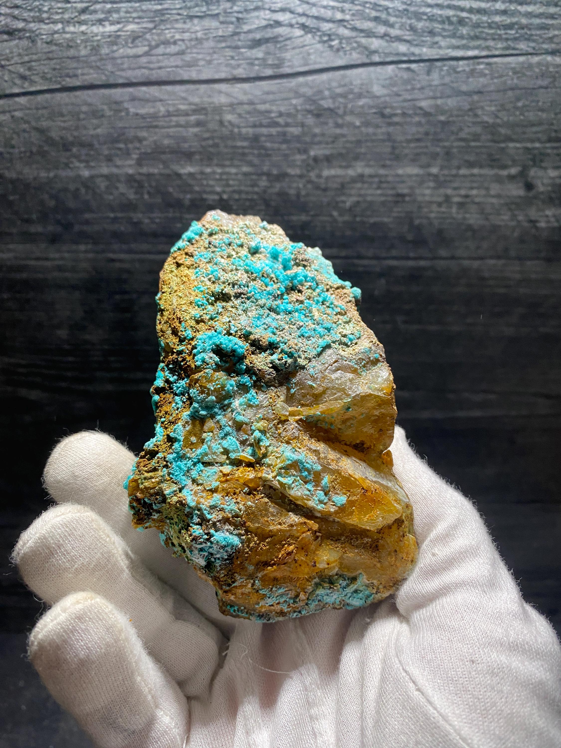 ペルー産の、驚くほど美しい青いクリソコラ、緑のマラカイト