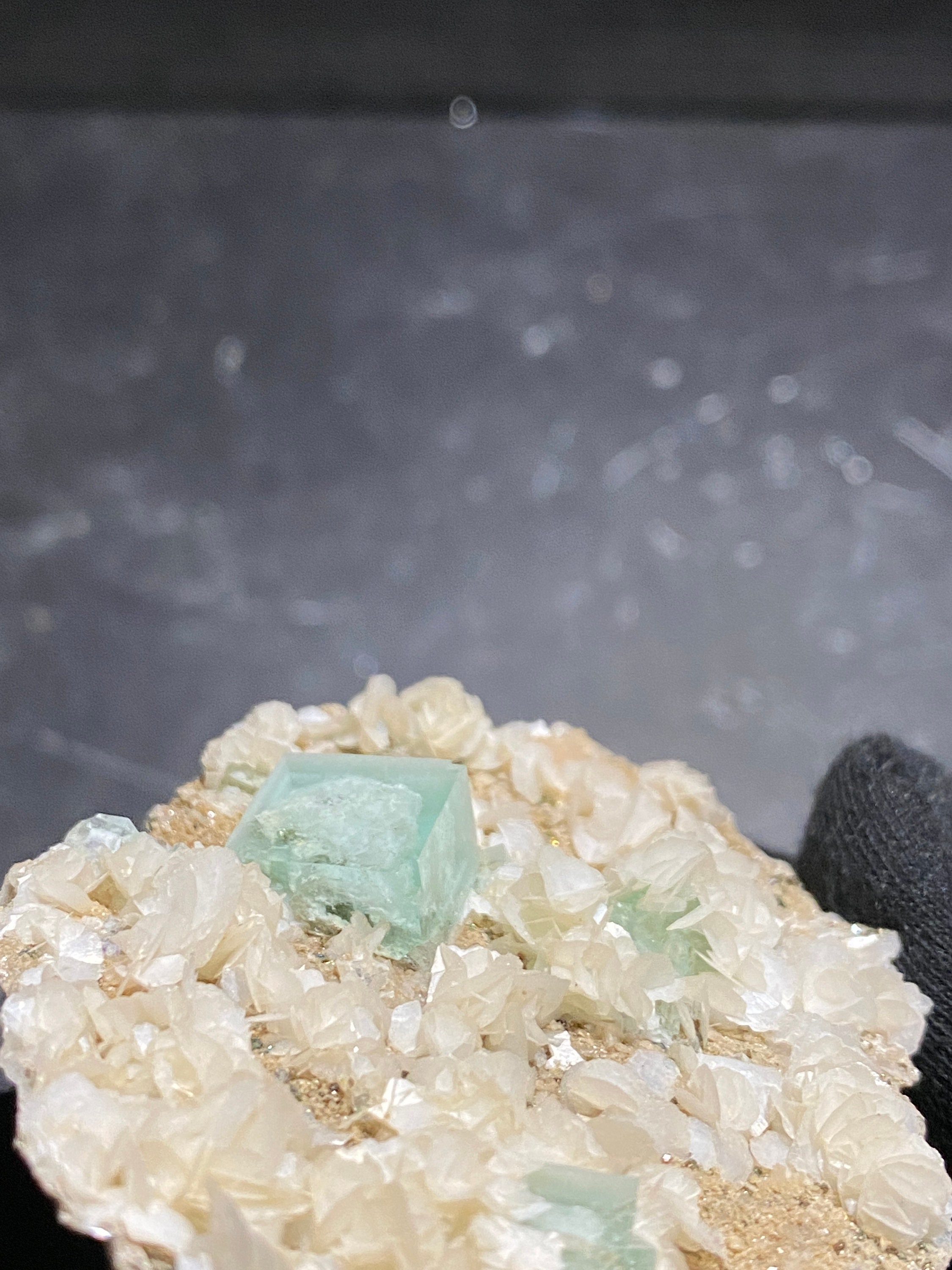 緑色の蛍石の水晶キューブと刃状の方解石、中国、姚岡県 - Etsy 日本