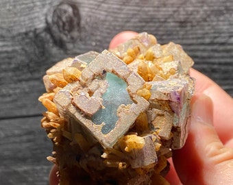 Namibischer aquapurpurner Phantomfluorit mit Quarz - ein natürlicher Kristallcluster aus Brandberg
