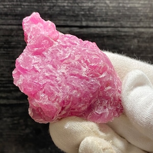 Pinke Calcit-Kristalle auf Matrix-Mine aus der Agoudal-Mine Marokko