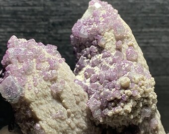【超希少品・大サイズ】八面体蛍石＆キャンドルクォーツ　共生鉱物 母岩上に紫色の蛍石の立方体が付着したキャンドルクォーツ – 中国内