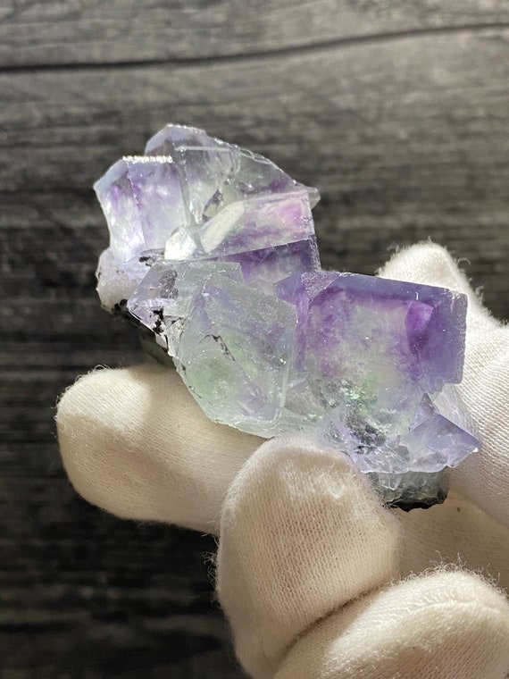 透明で紫色のファントムフローライト標本（浙江省、中国） - Etsy 日本