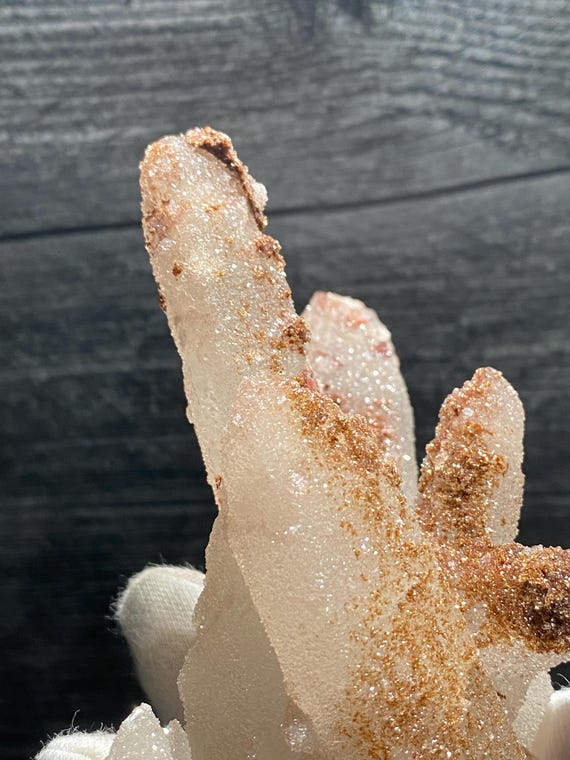 湖北省産 レッドクォーツクラスター チャルコパイライト付き 湖北省産