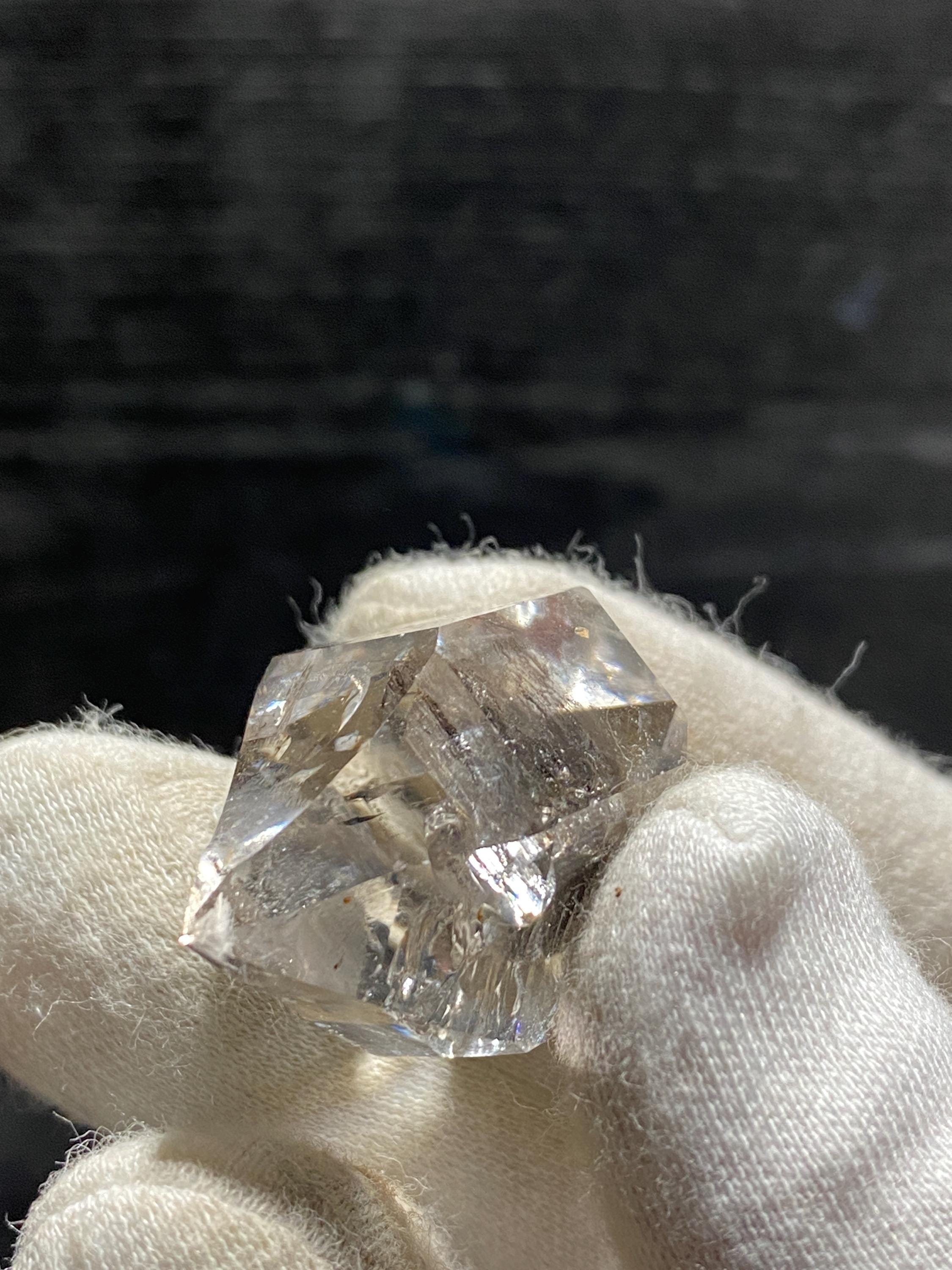 ハーキマーダイヤモンド型水晶 - 両端にセピオライトが入った