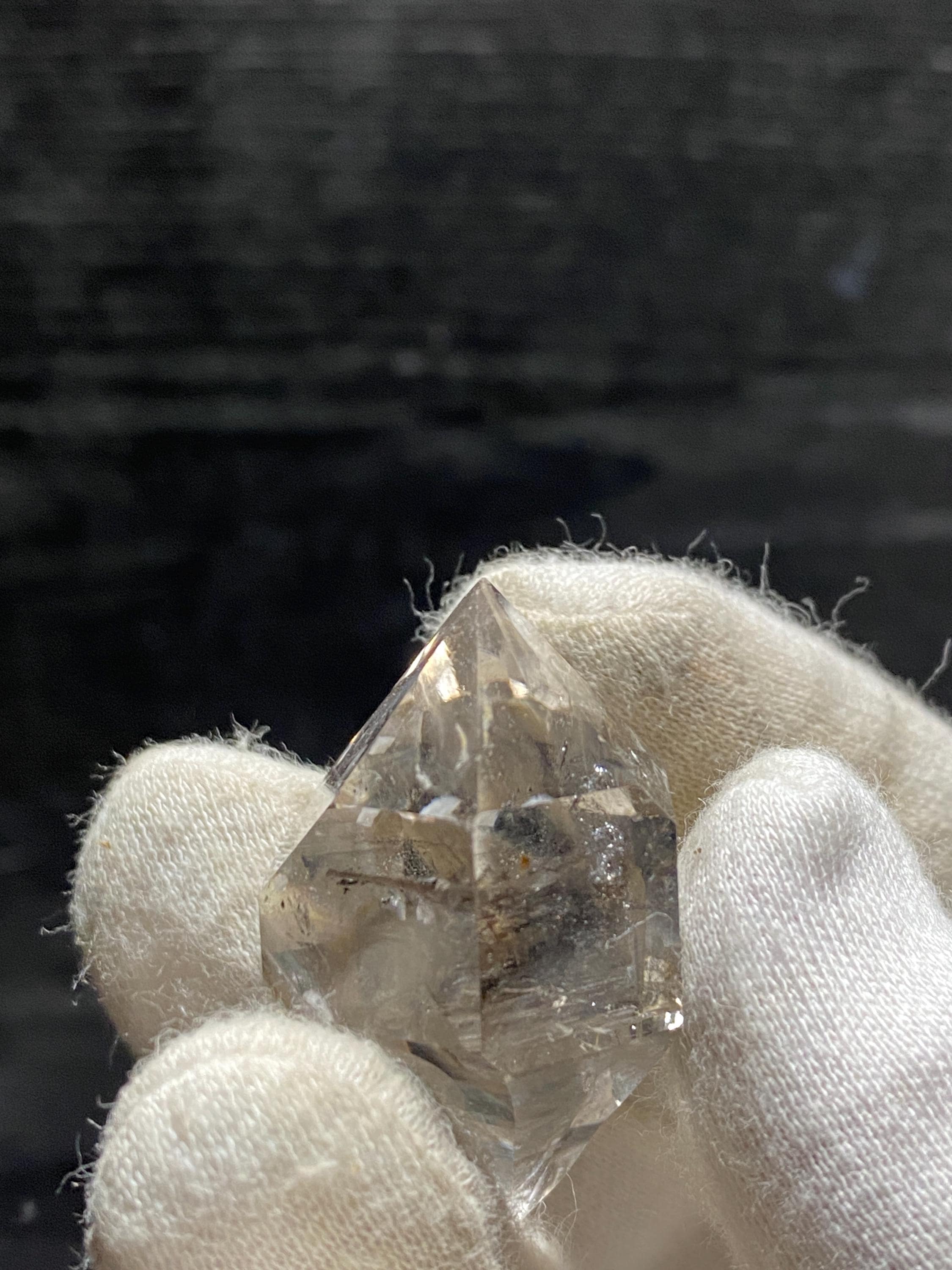 ハーキマーダイヤモンド型水晶 - 両端にセピオライトが入った