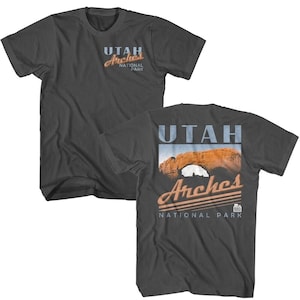 Utah Arches Men&#39;s T-Shirt Moab Canyons Stone Monuments Desert