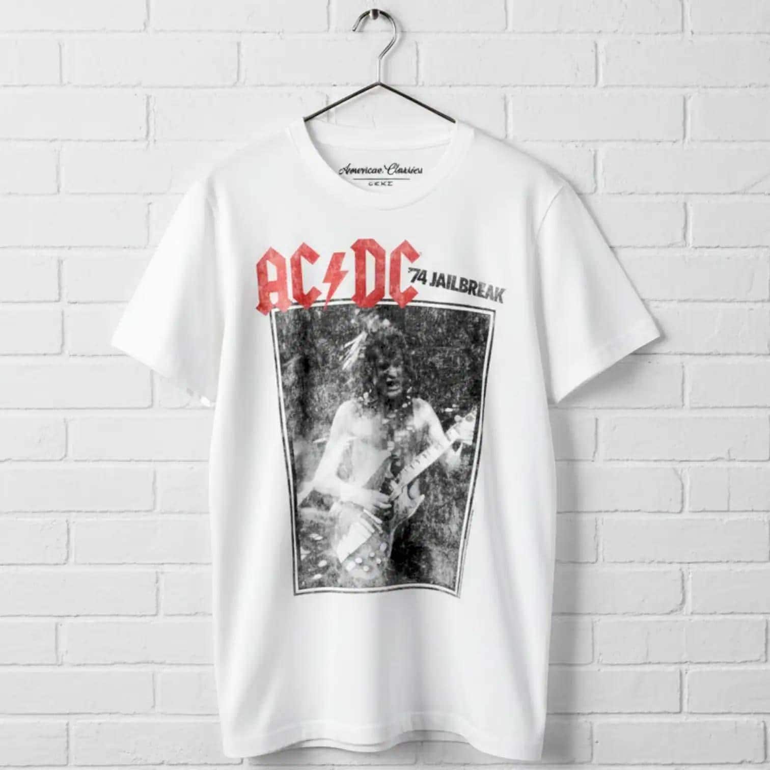 AC/DC '74 Jailbreak Angus Young Concert T-shirt - Vintage Rock