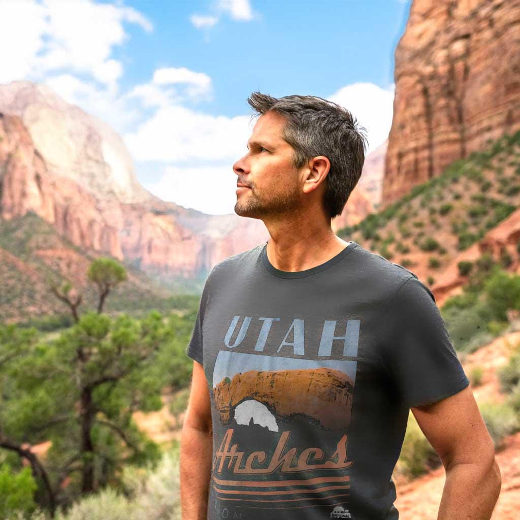 Utah Arches T-Shirt National Park Retro Tee Moab Canyons Stone Monuments