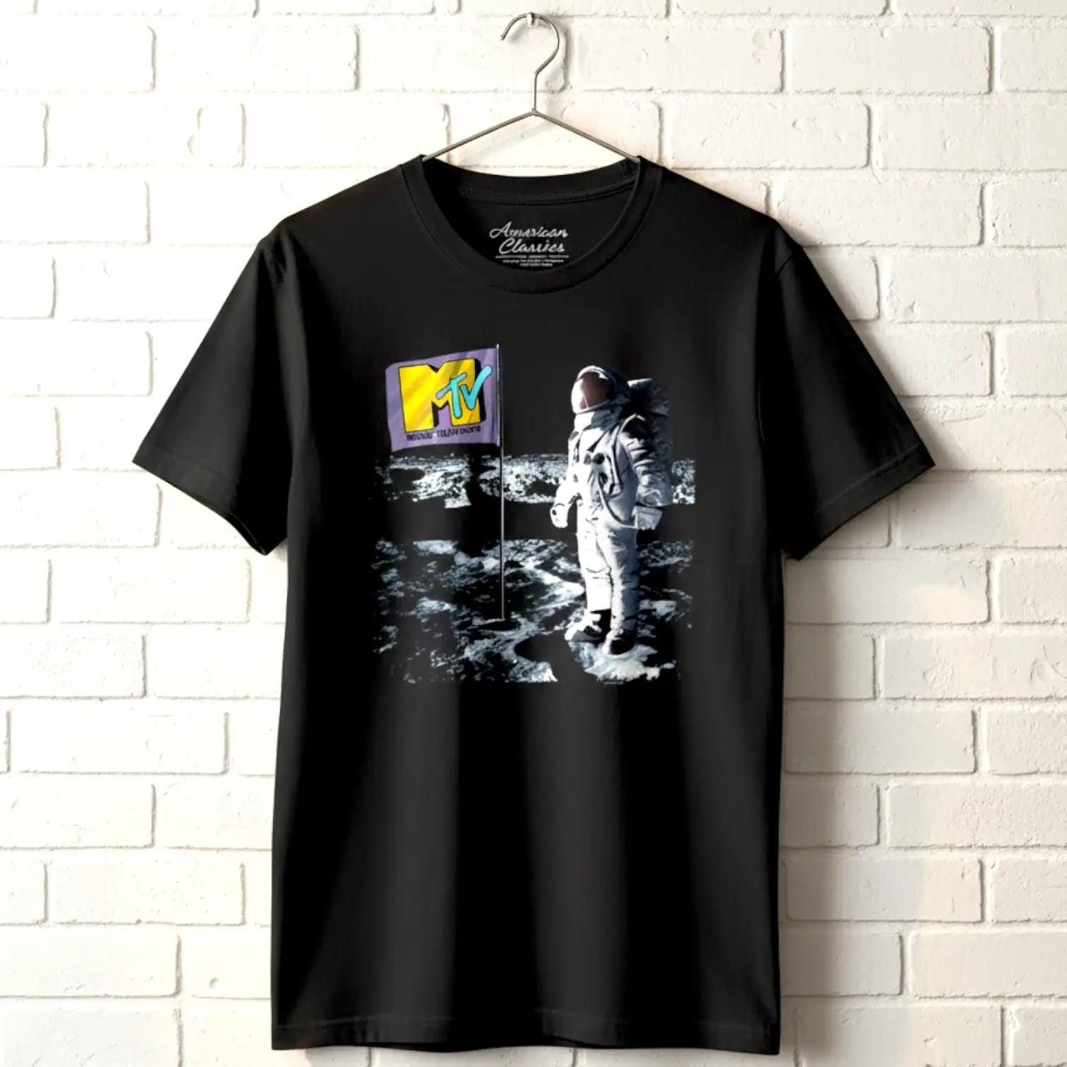 always tシャツ　ポロシャツ　punk fti EC melodi MTV Astronaut Flag T-shirt: Vintage Space Music Television Tee for