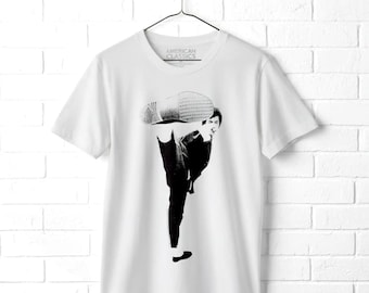 Bruce Lee Standing Kick T-Shirt: Jeet Kune Do Master Martial Arts Apparel