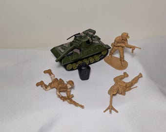 Vintage Plastic Toy Soldiers & Tank Lot – 25+ Military Figures