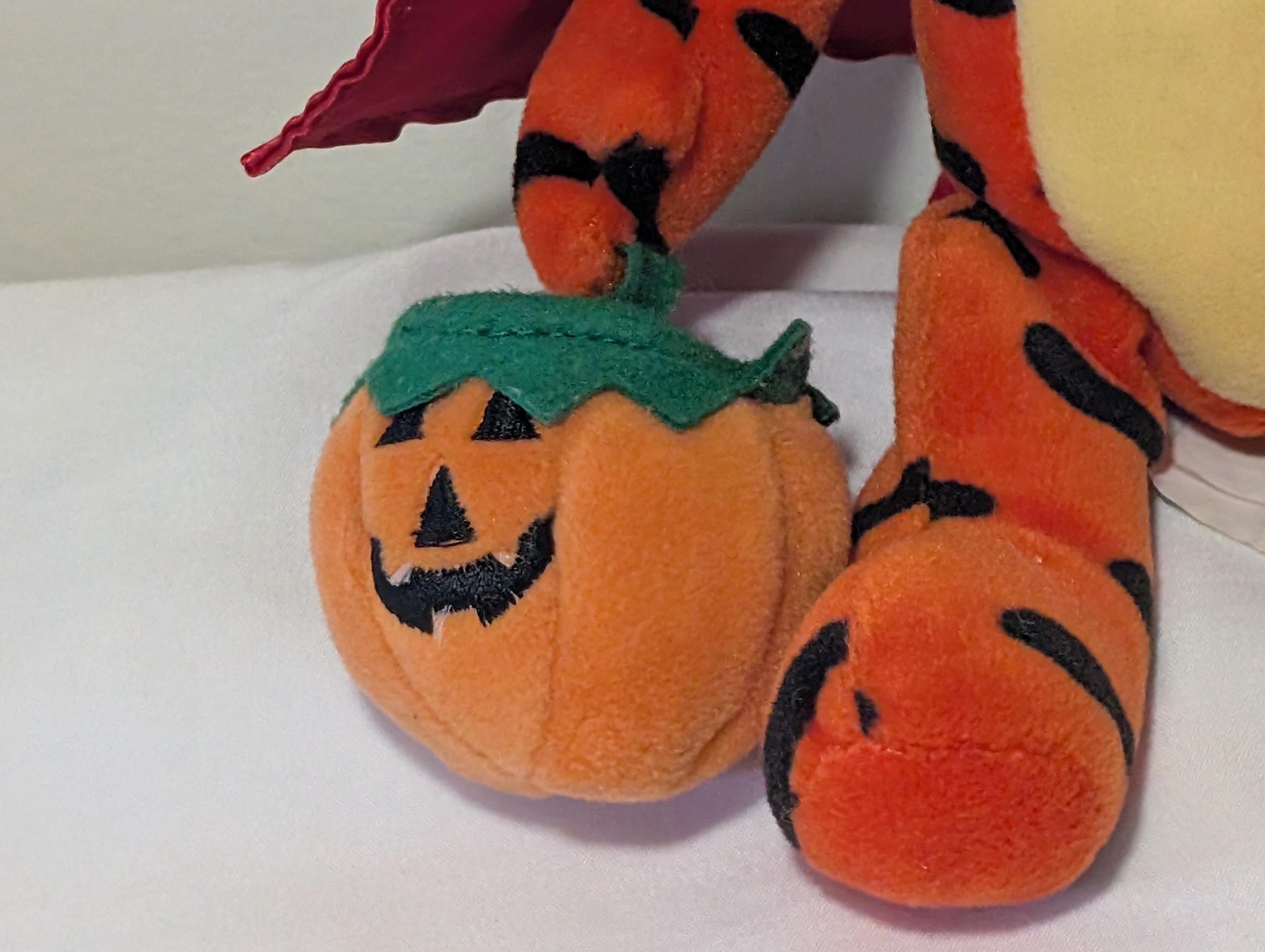 ディズニー くまのプーさん – 悪魔のティガー ハロウィン ぬいぐるみ