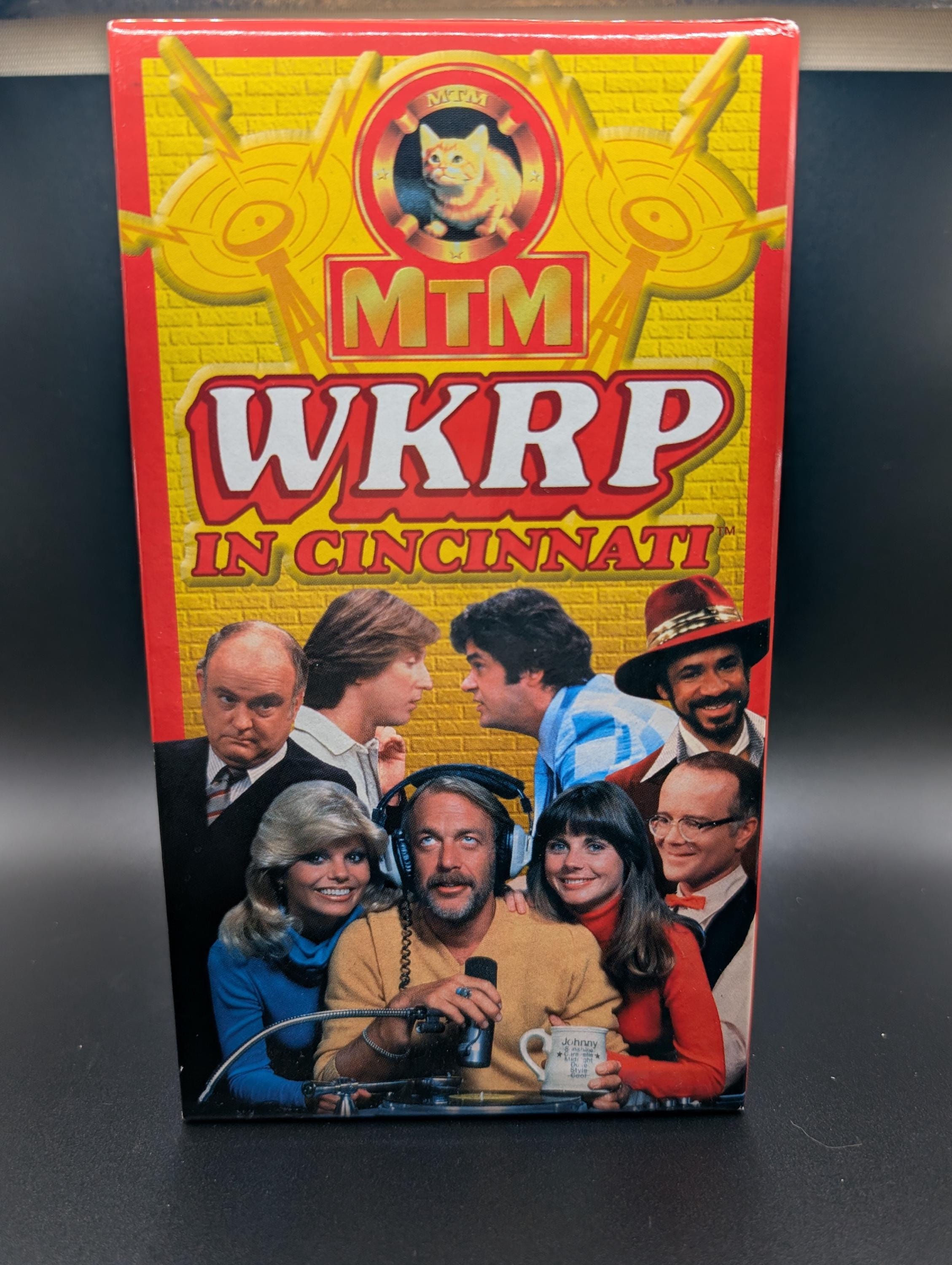 その他 Wkrp in Cincinnati: Collection [VHS] Vintage 1998 WKRP in Cincinnati VHS Box Set, Volume 1-3 - Etsy