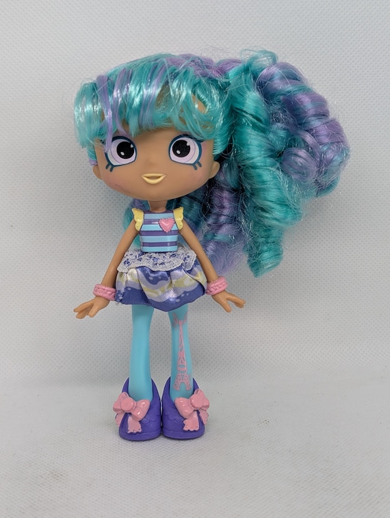 Shopkins Shoppies World Vacation Macy Macaron Visits France