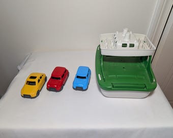 Vintage Green Toys Ferry Boat Bathtub Toy with 3 Cars, Green & White, 10"