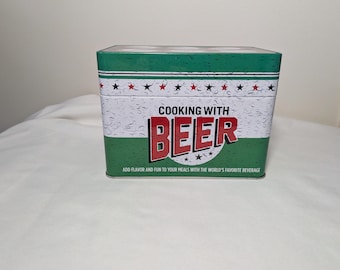 Jeu de cartes de recettes Cuisiner avec de la bière - 99 recettes dans une boîte en fer blanc - Cadeau unique pour les gastronomes et les amateurs de bière