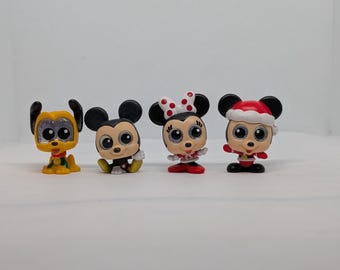 Lot de 4 figurines à porte Disney - Mickey, Minnie et Pluto de Noël + Mickey Mouse série 7