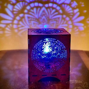 Love & Light LightBox, 6x6, Tisch, Meditation, Mandala Lampe, Yoga - Laser-Cut, Holz, Produktion