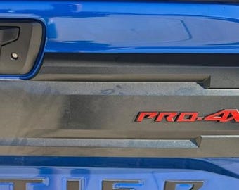 Calcomanía para portón trasero de Nissan Frontier Pro-4X 2022-2024 - Vinilo personalizado para camioneta (SKU n.° 17)