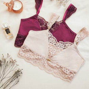 Top in pizzo floreale romantico