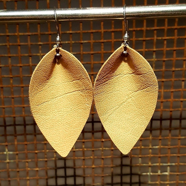 Leather earrings in the shape of leaves in goatskin, beige, ear hooks in 925 sterling silver