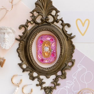Kit para fazer joias "faça você mesmo", broche de miçangas com decoração da letra "O", arte Abris. Bordado com miçangas, decoração com miçangas bordadas.