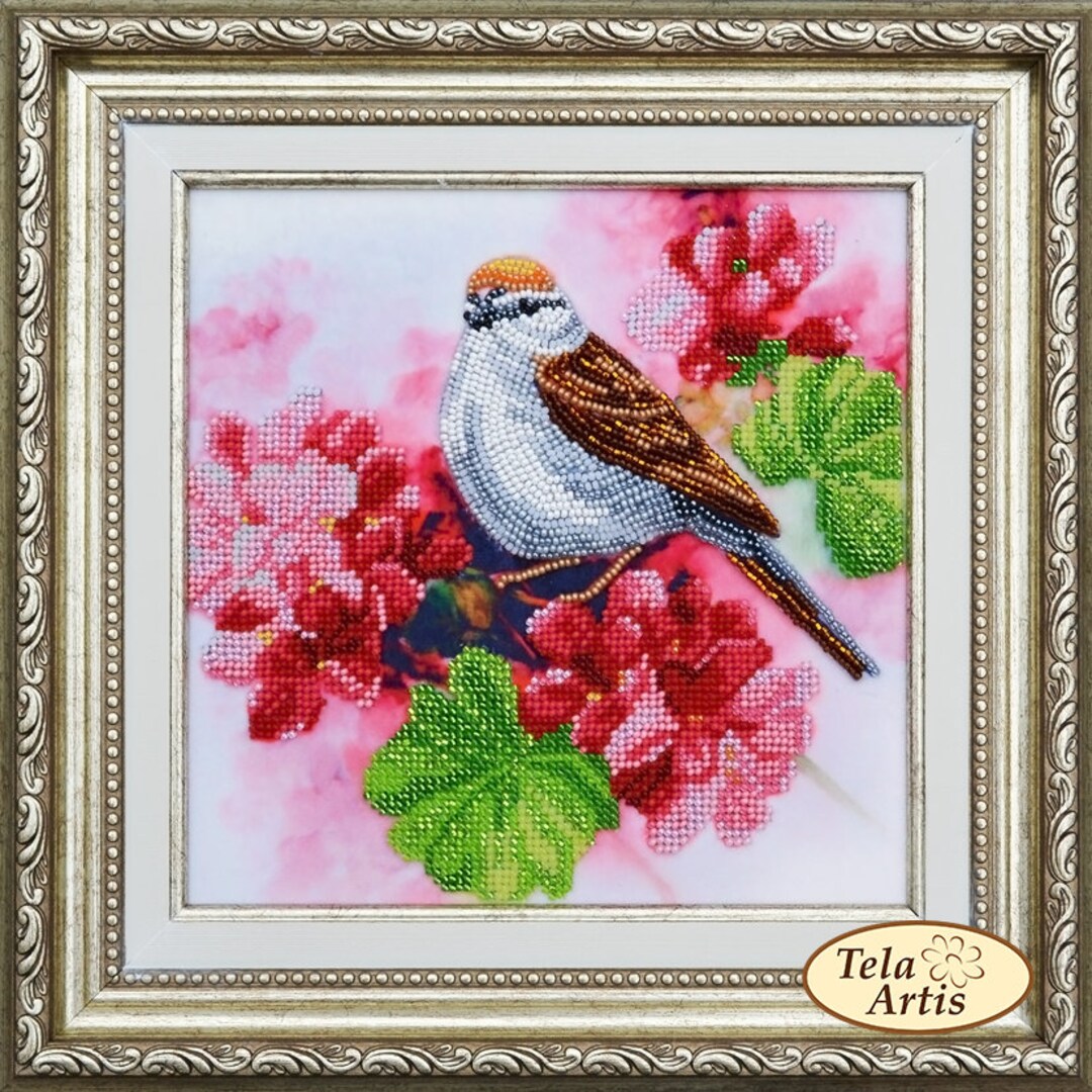 ベロア生地にビーズ刺繍キット。ゼラニウムの茂みに止まる鳥。Tela