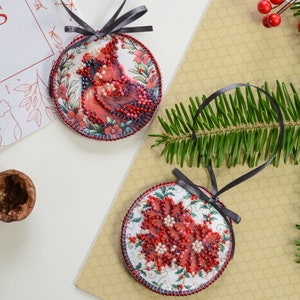 Perlenstickerei Kit auf Art Canvas - Roter Kardinal. Abris Art DIY Perlenarbeit Kit Stickerei Weihnachten Neujahr Baumschmuck
