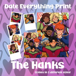 Puede incluir: Una impresión con un grupo de diversos personajes de dibujos animados en varias poses, con el texto "Date Everything Print" y "The Hanks". El fondo es un degradado de púrpura y rosa con formas de corazón.