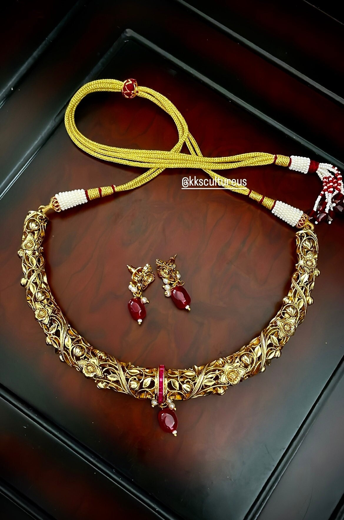 Fine Handcrafted Matte Gold Finish Pearl Hasli Necklace