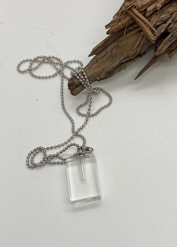 Simple urn necklace deals