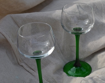 Pair of French Luminarc Emerald Green Stemmed Drinking Glasses