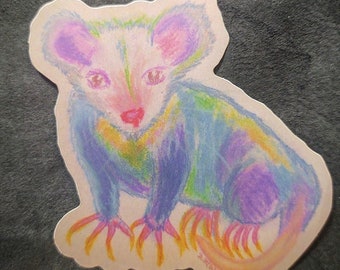Naklejka Sneaky Opossum. Kolorowa matowa naklejka artystyczna z wydrukiem oryginalnego dzieła sztuki. Trwała, wodoodporna i odporna na zarysowania.