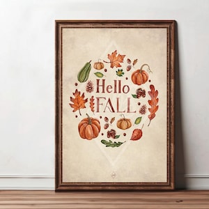 Könnte beinhalten: Ein gerahmter Druck mit Herbstthema. Das Kunstwerk zeigt eine kreisförmige Anordnung von Kürbissen, Blättern und Tannenzapfen um die Worte "Hello FALL". Die Farbpalette umfasst Orange-, Braun- und Grüntöne vor einem beigen Hintergrund.