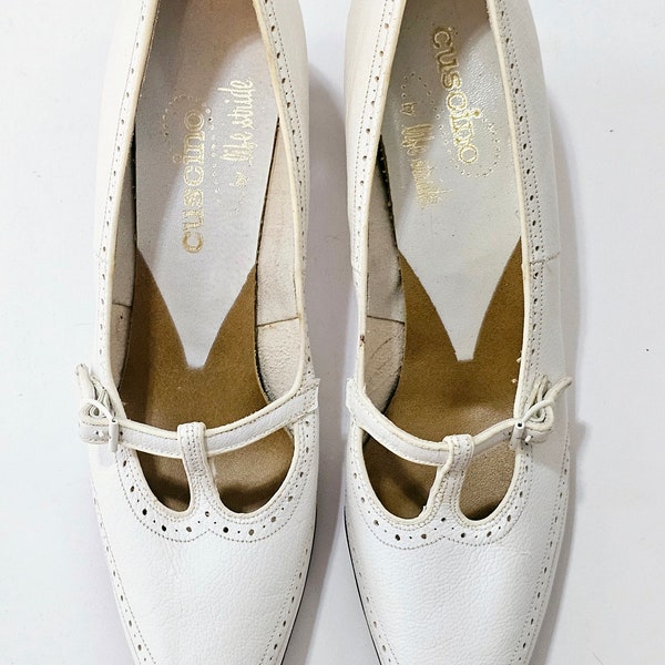 Vintage 1960's Oxford Heels, White Kitten Heel, Mary Jane Heels, Leather