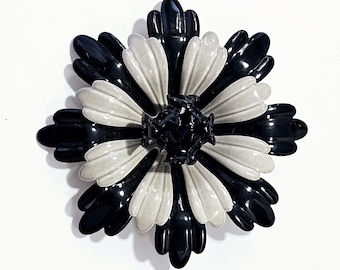 Stunning Black White 1960 display picture 2