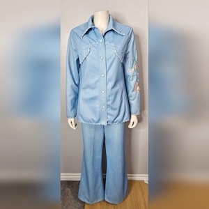 Costume de loisirs bleu vintage brodé en patchwork