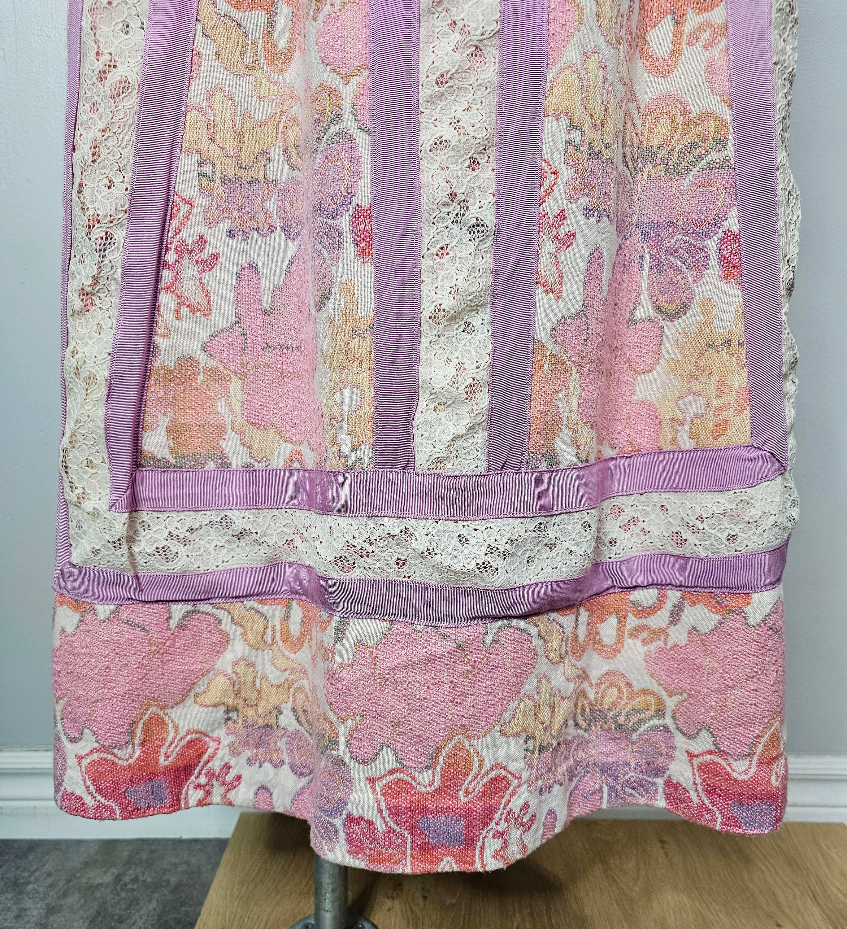 ヴィンテージ 1960 年代 ピンク タペストリー スカート、マキシ丈、花