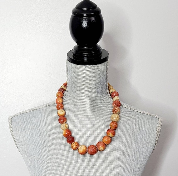 Vintage 1970s Apple Coral Necklace, Graduating Be… - image 1