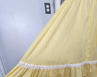 Vestido estilo pradera vintage de los años 60, cuadros amarillos, ribete de ojales, estilo cottagecore, estilo bohemio.