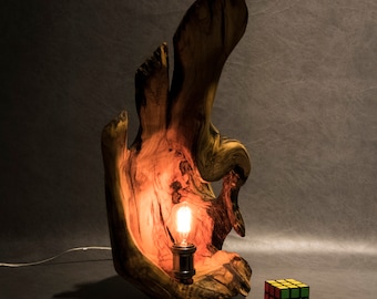 Handgeschnitzte Holzlampe / "Budhha Hand"-Lampe