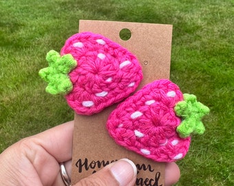 Crochet Strawberry Hair clips, Strawberry Pink Crochet Hairpins, Crochet snap clips, cute fruit clips
