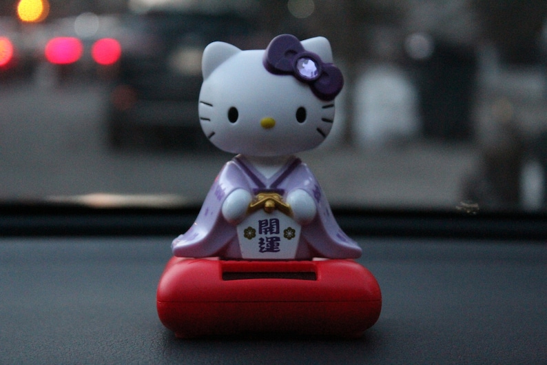 可爱太阳能摇头日本和服 Hello Kitty 人物紫色
