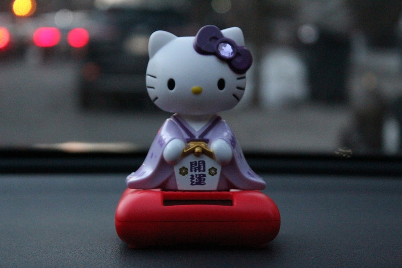Hello Kitty ランタン付きフィギュア Cute solar shaking head purple kimono Hello Kitty Figure - Car