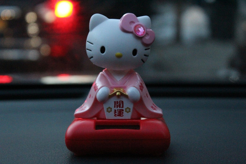 Cute solar shaking head Japanese kimono Hello Kitty Figure  Pink