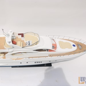 Luxury Wooden Yacht Model AZIMUT 70 – Handcrafted 90cm Ship Model – Nautical Decor for Office or Home Gift